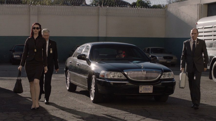 Imcdb Org 2003 Lincoln Town Car In Twin Peaks 2017 2018