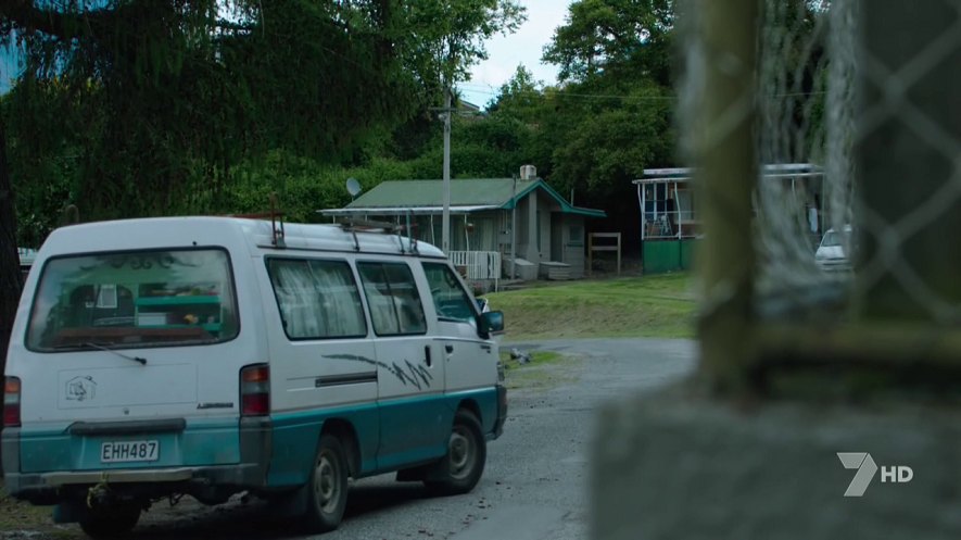 1994 Mitsubishi L-300 2.4 10 Seater [P14V]