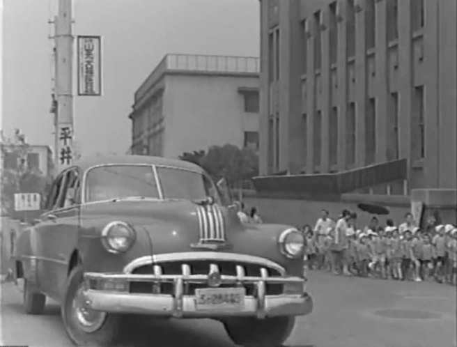 1950 Pontiac Chieftain De Luxe Four-Door Sedan [2569D]
