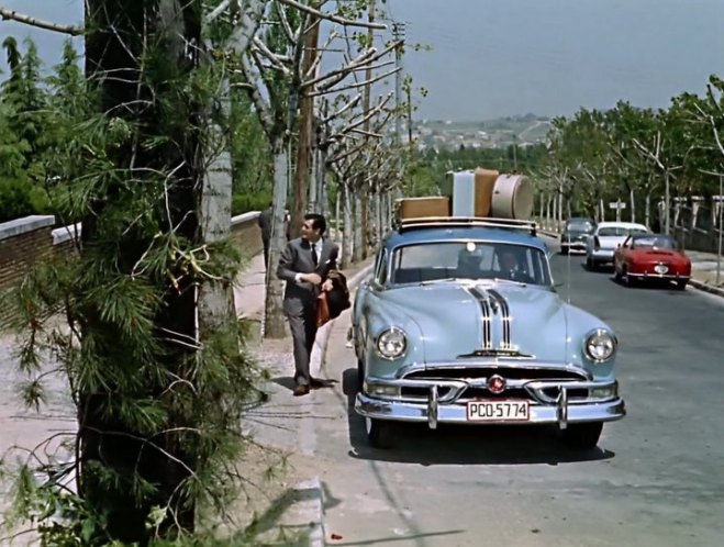 1953 Pontiac Chieftain De Luxe Four-Door Sedan [2569D]