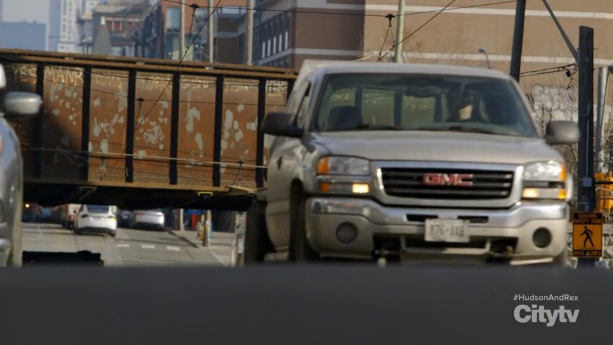 2003 GMC Sierra [GMT800]