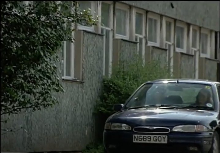 1996 Ford Mondeo 2.0i 16V Ghia MkI [CDW27]