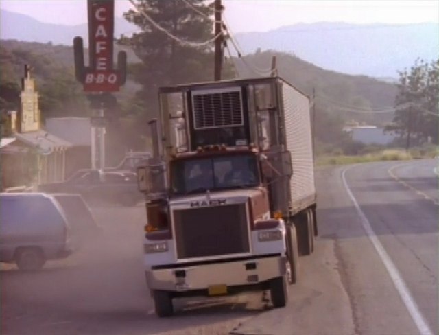 Mack Super-Liner