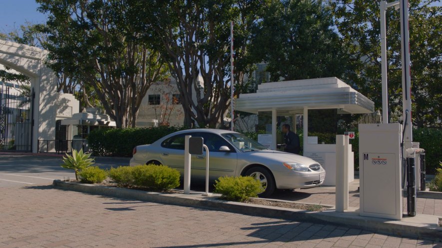 2004 Ford Taurus [D186]