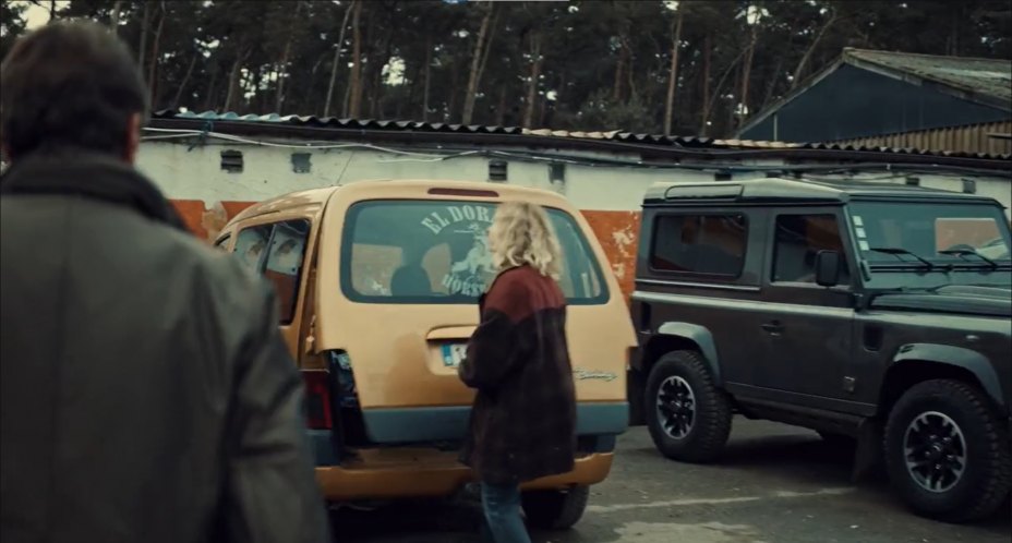 Land-Rover Defender
