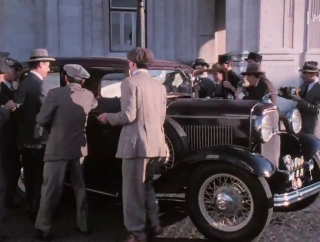 1932 Ford V8 De Luxe Tudor Sedan [18]