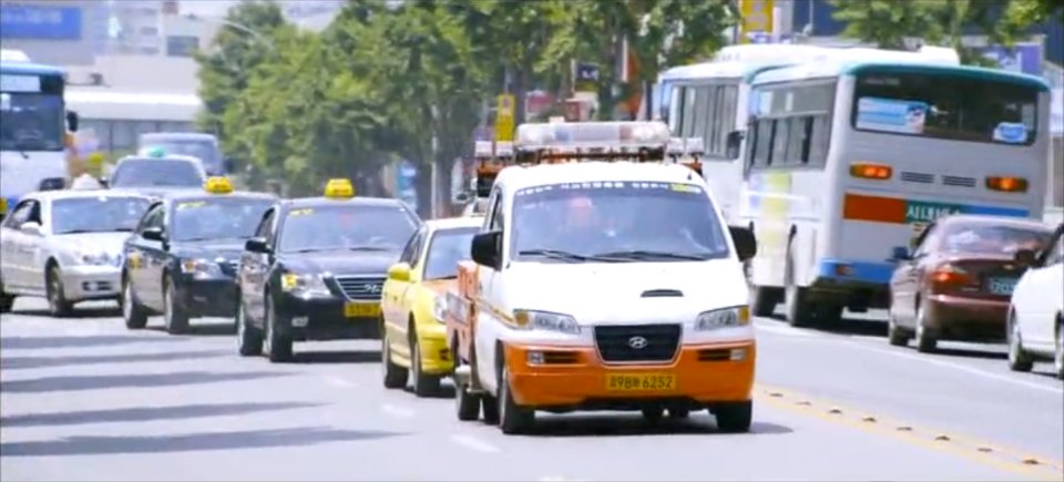 2005 Daewoo BS 090