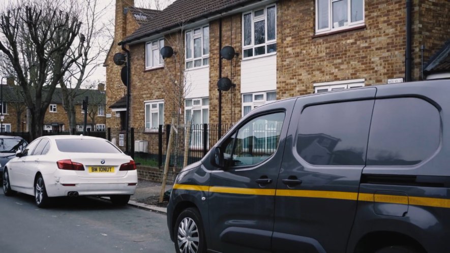 2013 BMW 520d Luxury [F10]