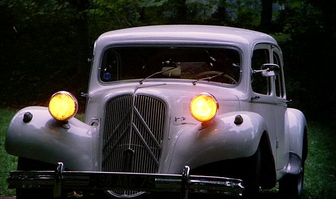 IMCDb.org: 1954 Citroën 'Traction' in "Diva, 1981"
