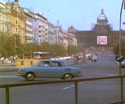 Rechts: Skoda 1000 MB de Luxe