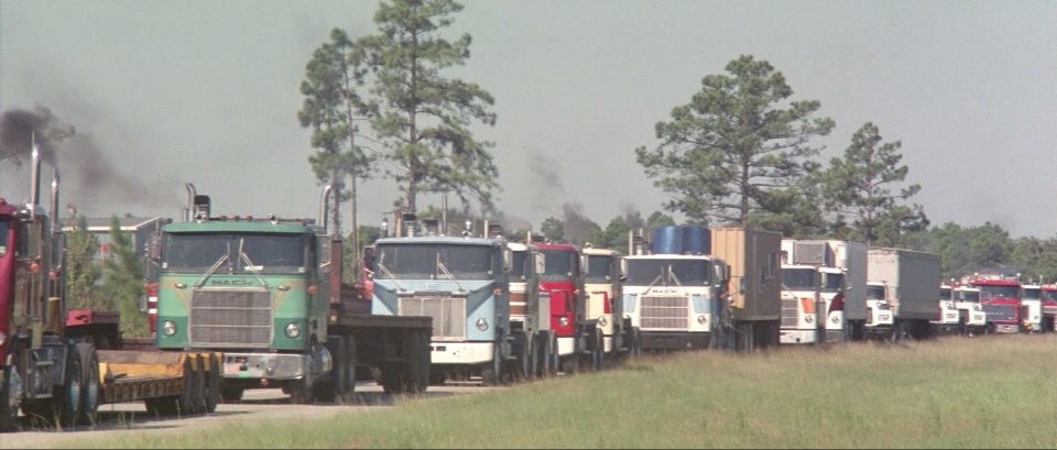 IMCDb.org: Mack Cruise-Liner in "Maximum Overdrive, 1986"