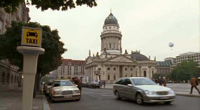 Imcdb Org Mercedes Benz C Klasse T S203 In Das Inferno Flammen Uber Berlin 2007