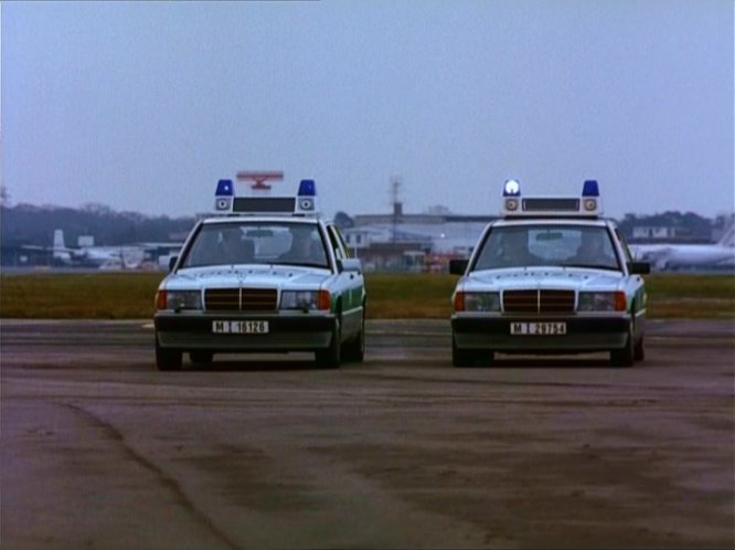  1989 Mercedes-Benz 190 [W201] in Rogue Trader, 1999