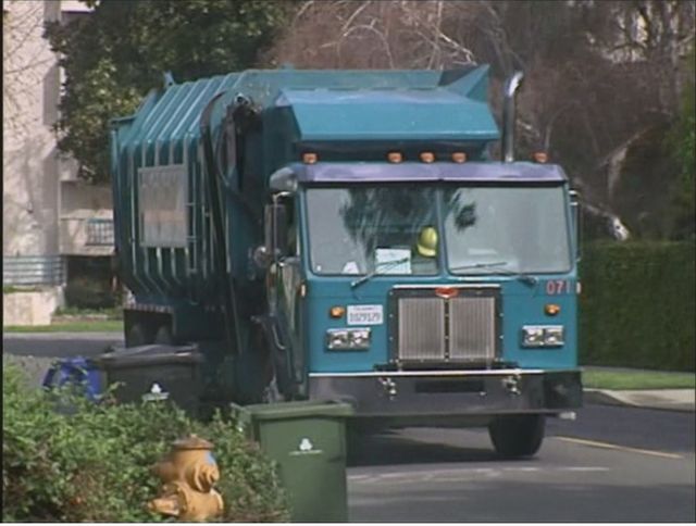 2002 Peterbilt 320 AMREP ASL