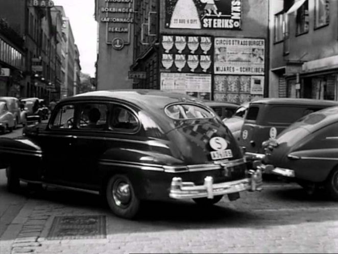 1950 Volvo PV 444 Special. [*] Background vehicle