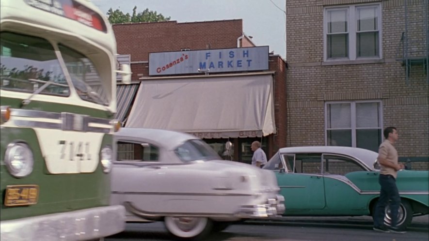 1953 Pontiac Chieftain De Luxe Four-Door Sedan [2569D]