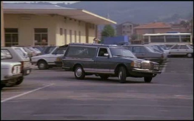 Mercedes car chase