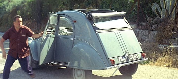 Imcdb.org: 1963 Citroën 2Cv Azlp In "Le Gendarme De Saint-Tropez, 1964"