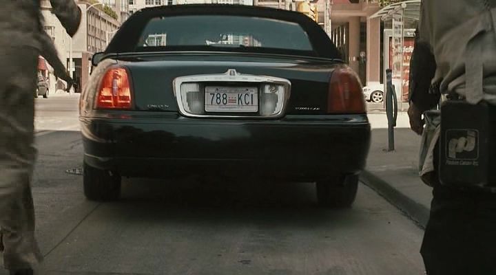 1998 Lincoln Town Car Signature Touring Sedan