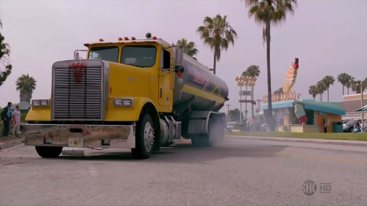 1984 Freightliner FLC 120 64