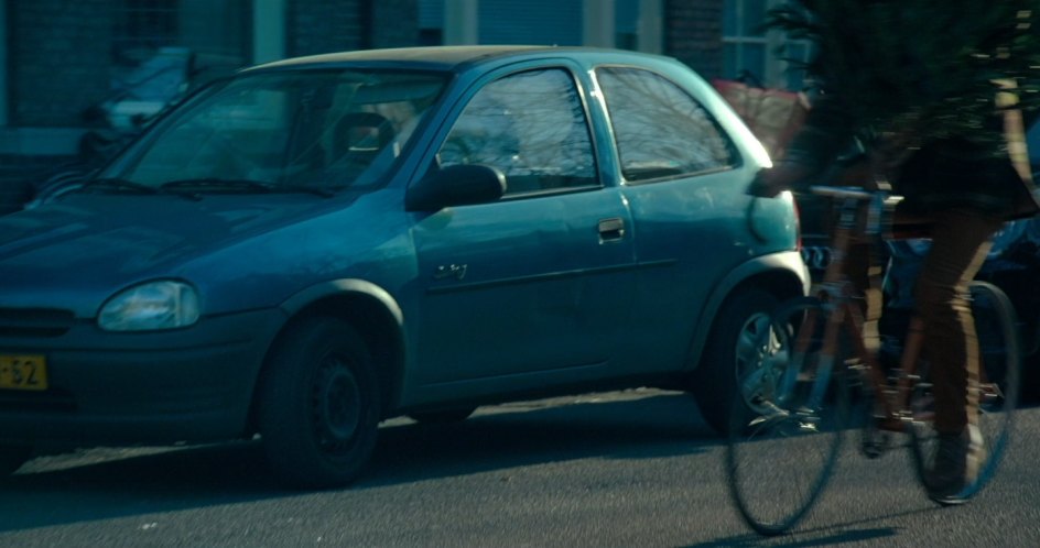 IMCDb.org: 1993 Opel Corsa Swing [B] in "Mannenharten, 2013"