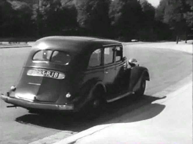 1935 Renault Vivaquatre Conduite Intérieure Taxi [Type KZ23]