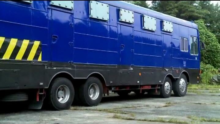 Hino Blue Ribbon Horse Transporter