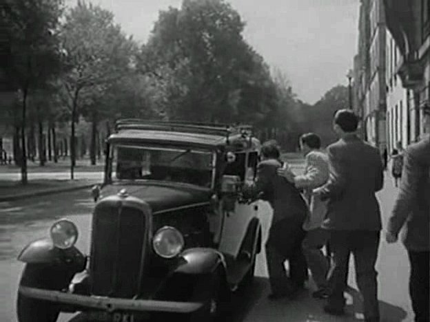 1934 Citroën 10 Taxi Avec toit ouvrant