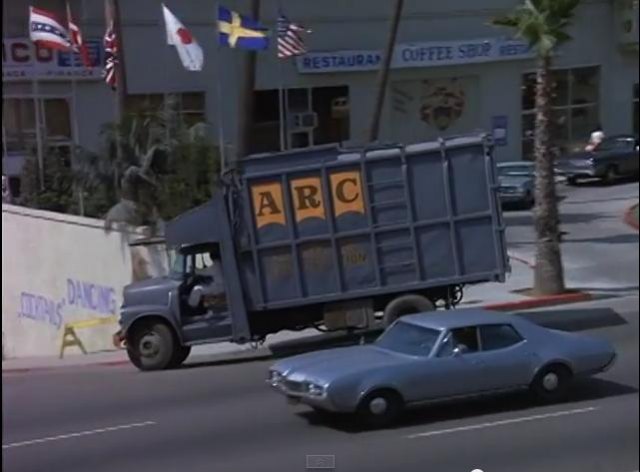 1968 Oldsmobile Cutlass Holiday Sedan