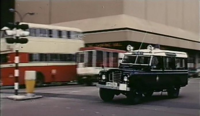 Land-Rover 109'' Series III Station Wagon