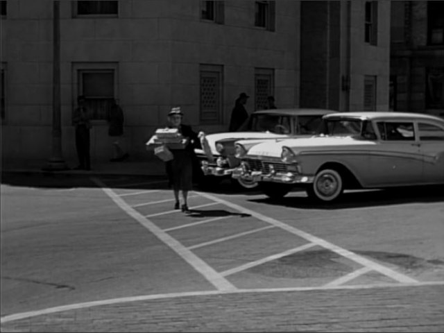1957 Ford Custom 300 Tudor Sedan [70B]