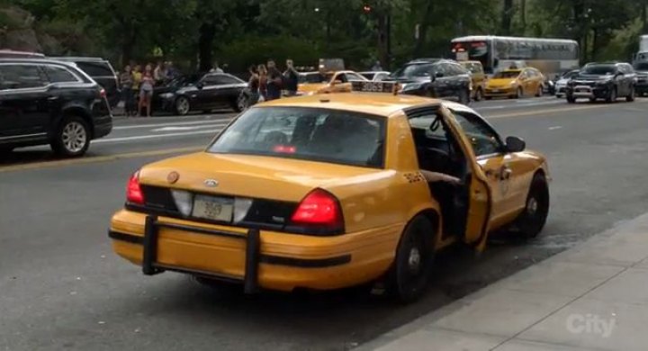 2009 Ford Crown Victoria Commercial Taxi Package LWB [P70]