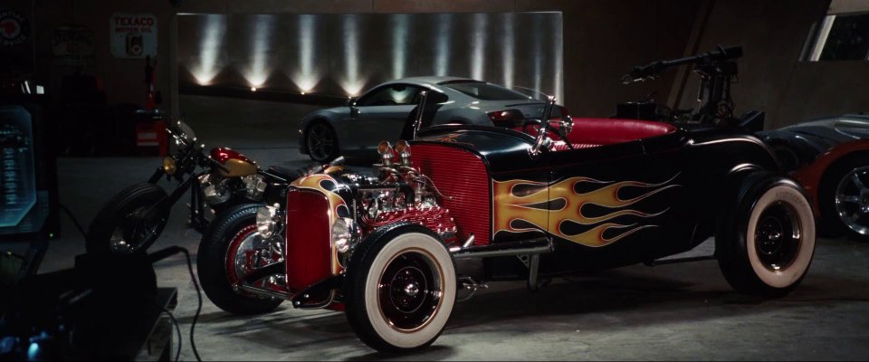 Has anybody seen Jon Favreau's Ford Hot rod It can be seen in Ironman