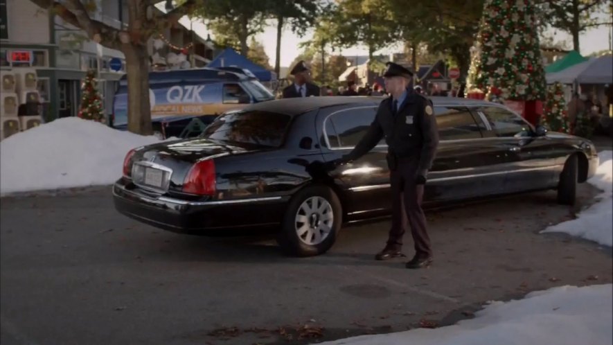 2003 Lincoln Town Car Stretched Limousine