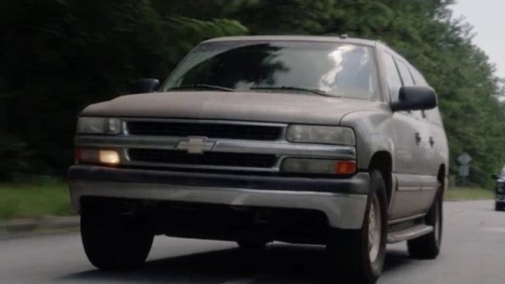 2002 Chevrolet Suburban LS 1500 [GMT830]