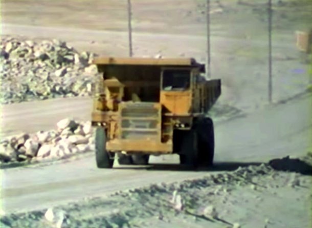 Komatsu HD 325-3