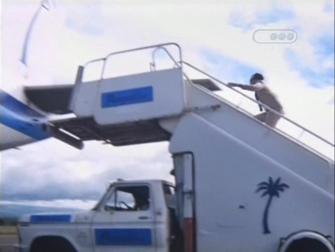 1973 Ford F-350 Regular Cab Mobile Boarding Stairs