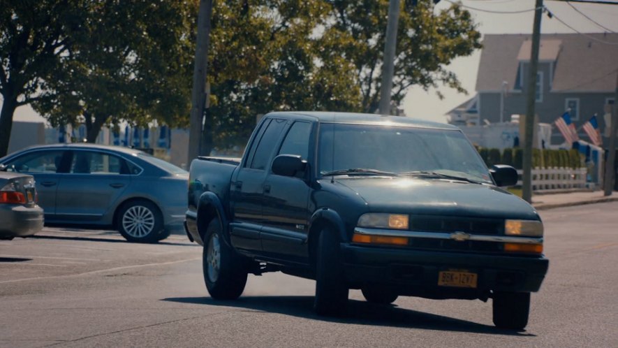 2001 Chevrolet S-10 Crew Cab LS [GMT325]