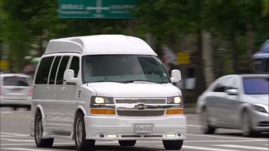 2003 Chevrolet Express [GMT610]