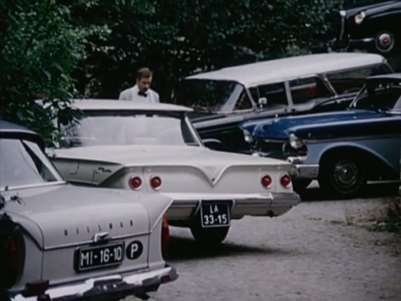 1961 Chevrolet Bel Air 4-Door Sedan [1569]