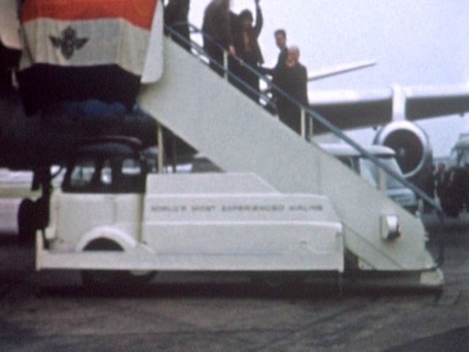 1953 Karrier Bantam Mobile airport steps [F]