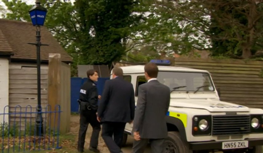 Land-Rover Defender 90 Station Wagon Police