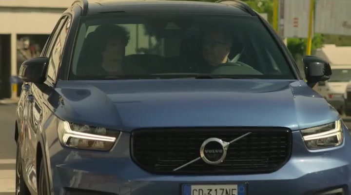 2021 Volvo XC40 T2 Momentum