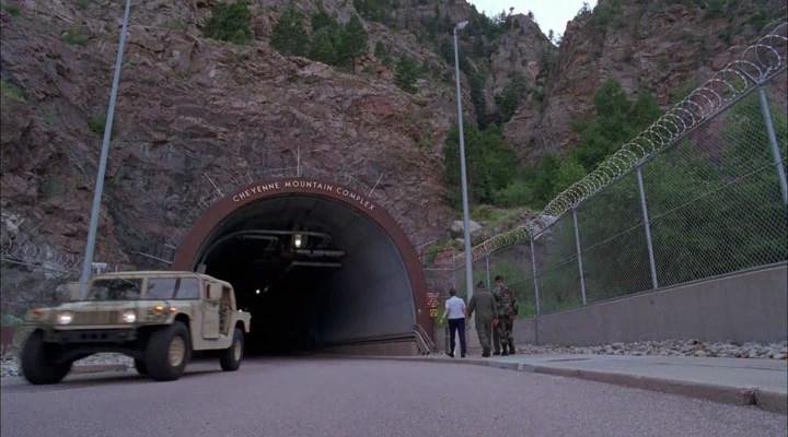 AM General HMMWV M1043