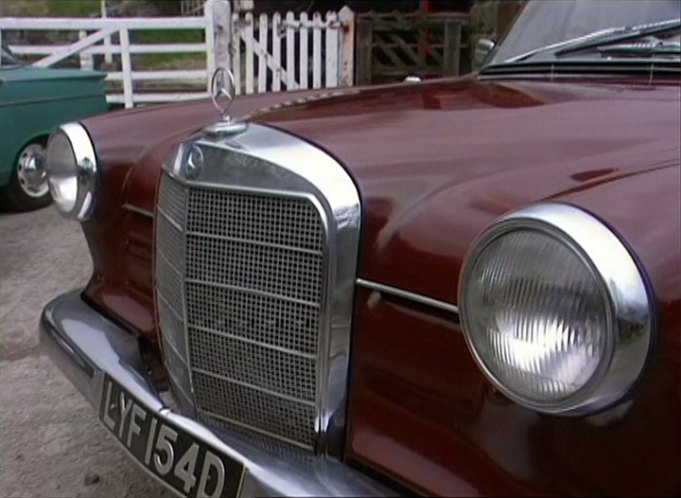 Mercedes-Benz 190 [W110]