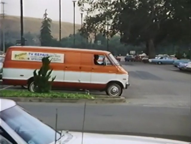 1971 Dodge Tradesman MaxiVan [B-200]