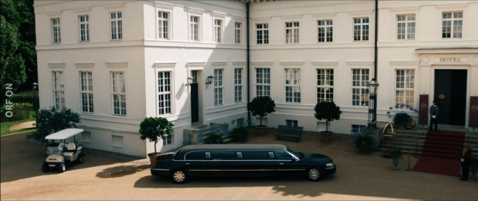 2003 Lincoln Town Car Stretched Limousine
