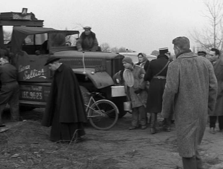 IMCDb.org: 1943 Diamond T 969 A in "Voici le temps des assassins..., 1956"