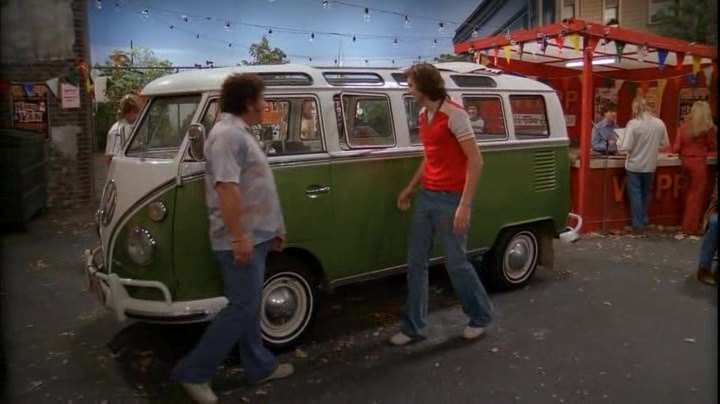 Volkswagen station deluxe