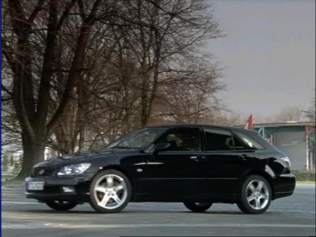 2002 Lexus IS 200 SportCross [GXE10] in "Alarm
